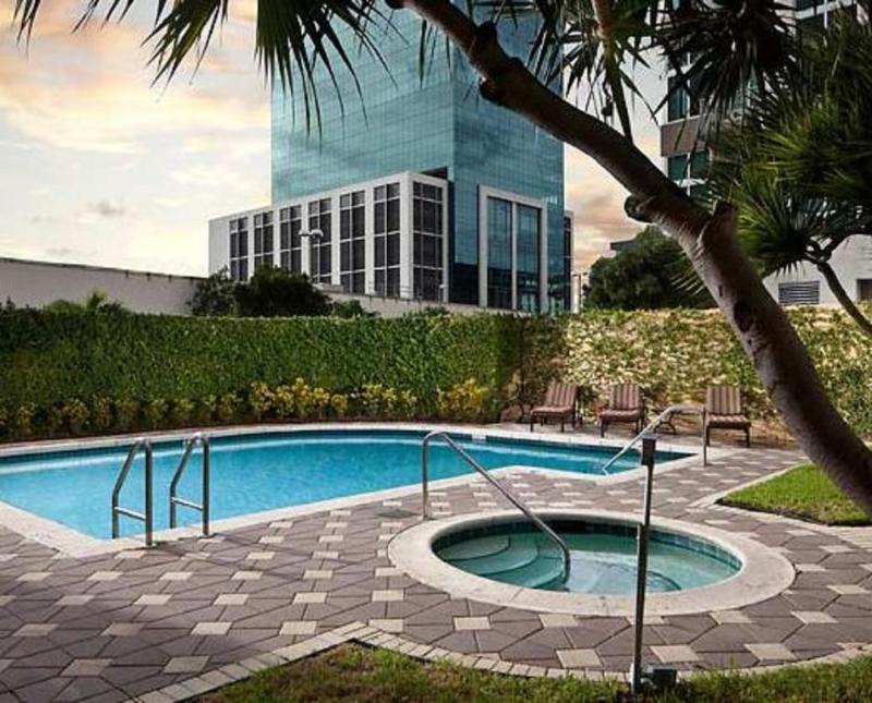 Courtyard Miami Dadeland Hotel Glenvar Heights Exterior photo